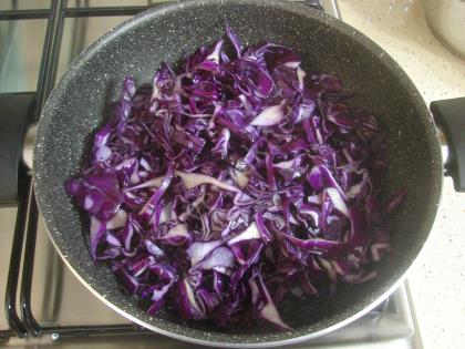 Yoğurtlu Mor Lahana Salatası