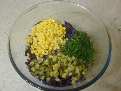 Yoğurtlu Mor Lahana Salatası