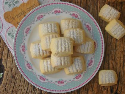 Ağızda Dağılan Un Kurabiyesi