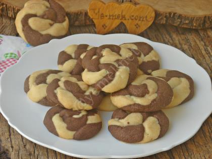 İki Renkli Burgu Kurabiye