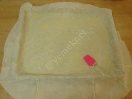 Hazır Yufkadan Kıymalı Börek