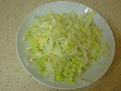 Yoğurtlu Marul Salatası