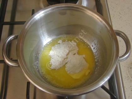 Beşamel Soslu Ispanaklı Kıymalı Börek