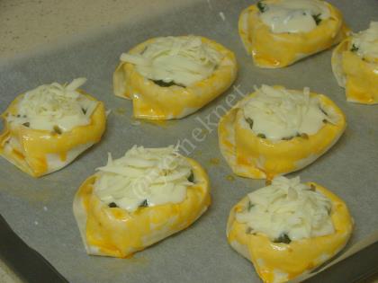 Beşamel Soslu Ispanaklı Kıymalı Börek