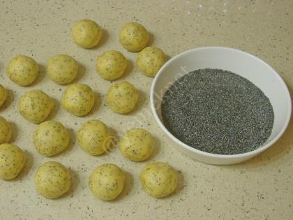 Haşhaşlı Hira Tatlısı