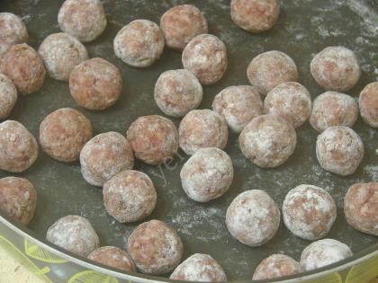 Köfteli Bezelye Yemeği