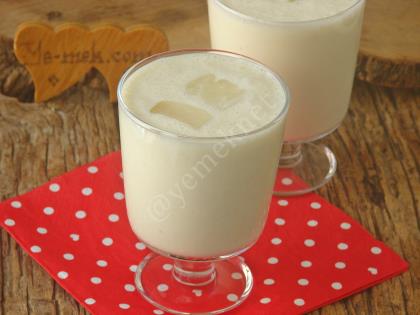 Meyveli Lassi