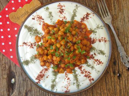 Yoğurtlu Nohut Salatası