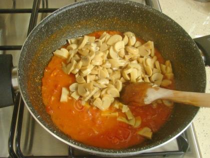 Domatesli Mantarlı Makarna