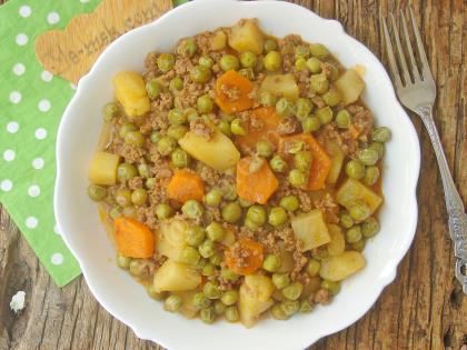 Kıymalı Patatesli Bezelye Yemeği