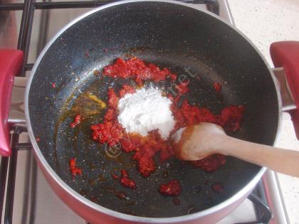 Salçalı Et Çorbası