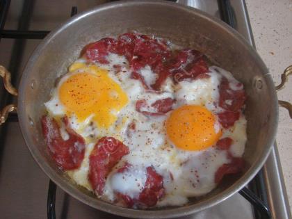 Pastırmalı Yumurta