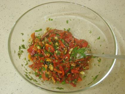 Kuru Domates Salatası