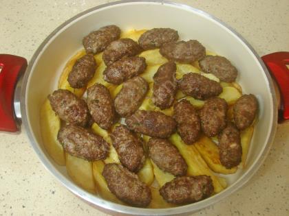 Tencerede İzmir Köfte