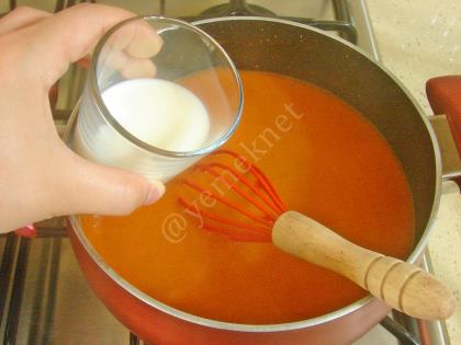 Salçalı Domates Çorbası