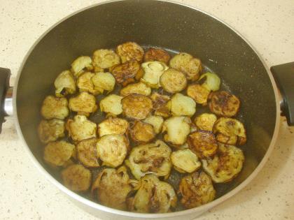 Tencerede Patlıcan Oturtma