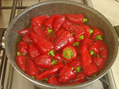 Acı Kırmızı Biber Turşusu