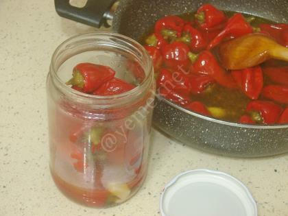 Acı Kırmızı Biber Turşusu