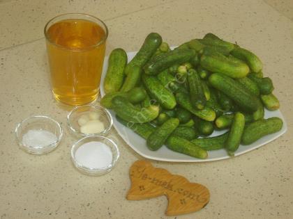 Sıcak Suyla Kornişon Turşusu