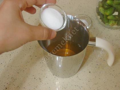 Sıcak Suyla Kornişon Turşusu