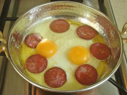 Sucuklu Yumurta
