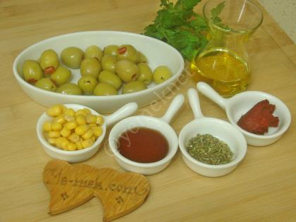 Yeşil Zeytin Salatası