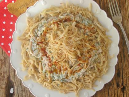 Erişteli Tavuk Salatası