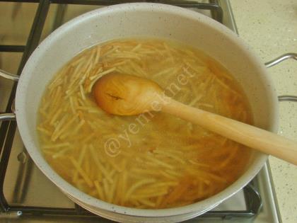 Erişteli Tavuk Salatası