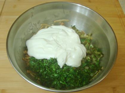 Erişteli Tavuk Salatası