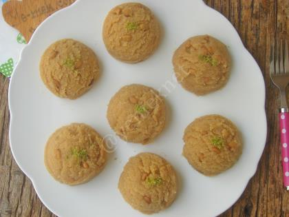 Fıstıklı İrmik Helvası