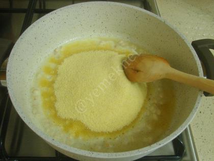 Fıstıklı İrmik Helvası