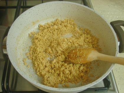 Fıstıklı İrmik Helvası