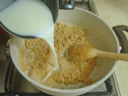 Fıstıklı İrmik Helvası