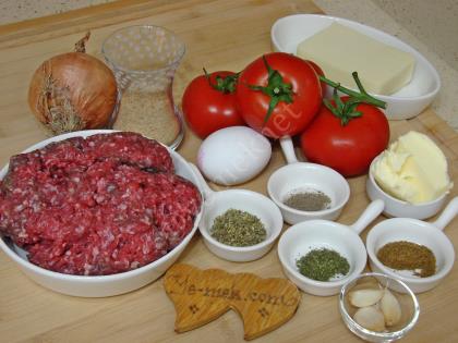 Güveçte Soslu Köfte