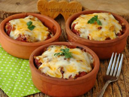 Güveçte Soslu Köfte