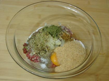 Güveçte Soslu Köfte