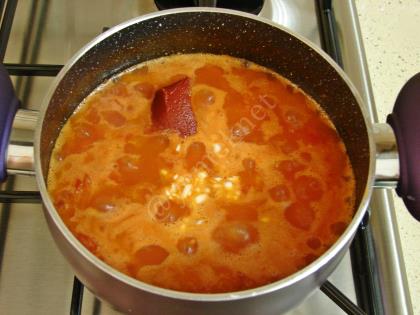 Güveçte Soslu Köfte