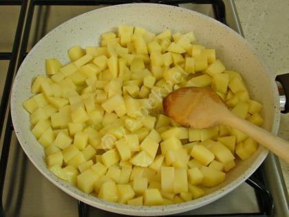 Soğanlı Patatesli Omlet