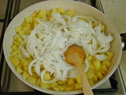 Soğanlı Patatesli Omlet