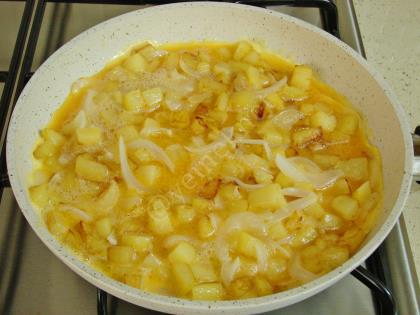 Soğanlı Patatesli Omlet