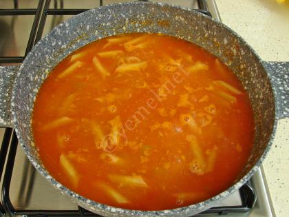 Sosuyla Pişen Makarna