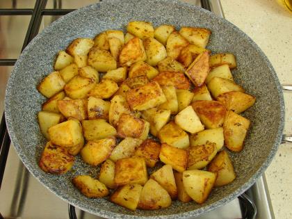 Tavada Baharatlı Patates Kızartması