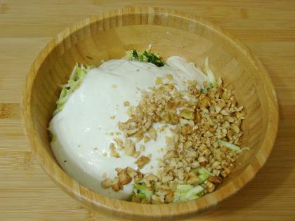 Yoğurtlu Çiğ Kabak Salatası