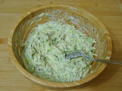 Yoğurtlu Çiğ Kabak Salatası