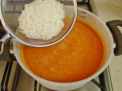 Pirinçli Domates Çorbası