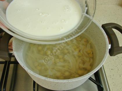 Erişteli Nohutlu Yayla Çorbası