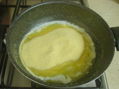 Sütsüz İrmik Helvası