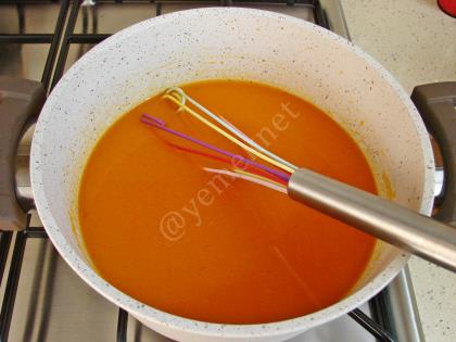 Tavuklu Un Çorbası