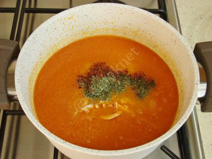 Tavuklu Un Çorbası