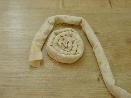 Hazır Yufkadan Tahinli Çörek